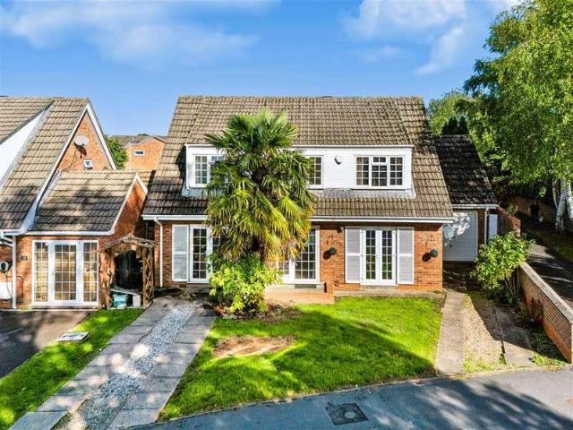 4 bed house for sale