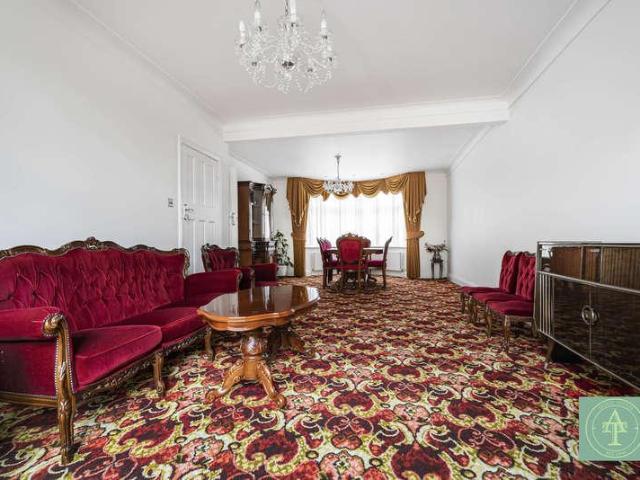 4 bed house for sale