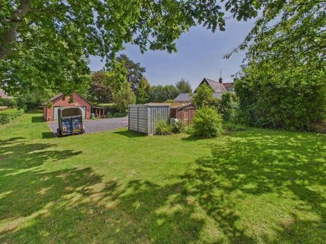 4 bed house for sale