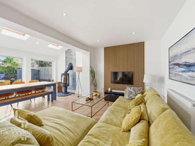 4 bed house for sale