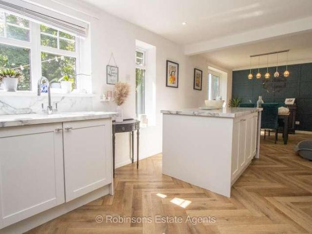 4 bed house for sale