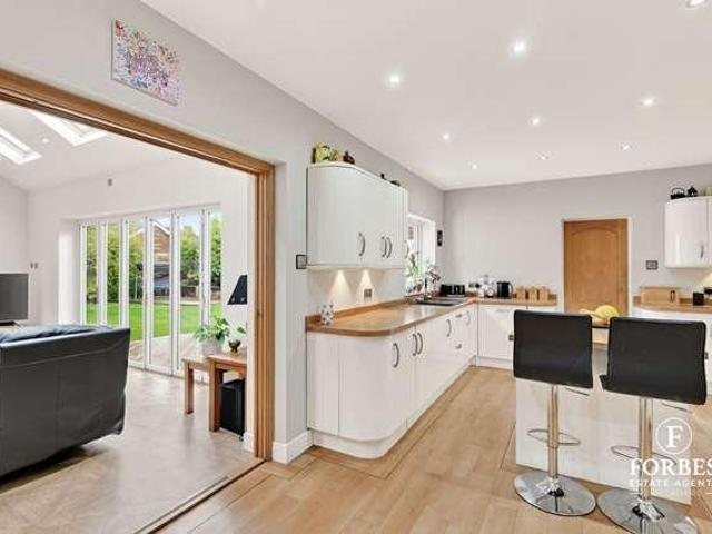 4 bed house for sale