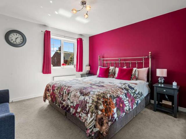 4 bed house for sale