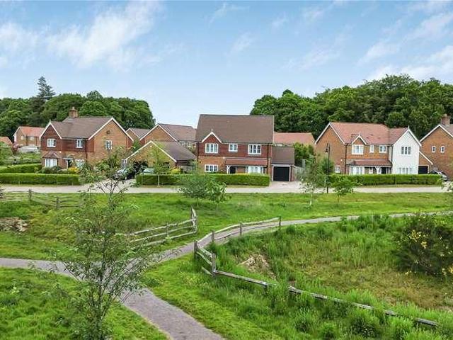 4 bed house for sale