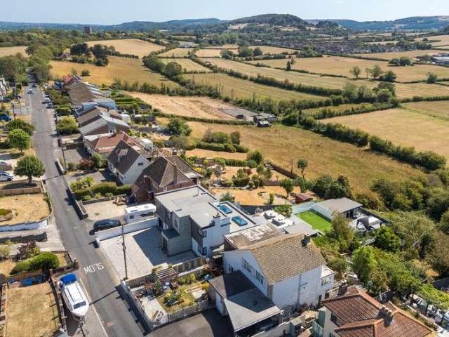 4 bed house for sale