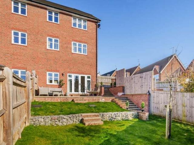 4 bed house for sale