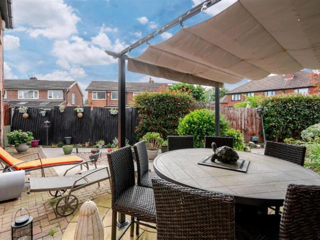 4 bed house for sale