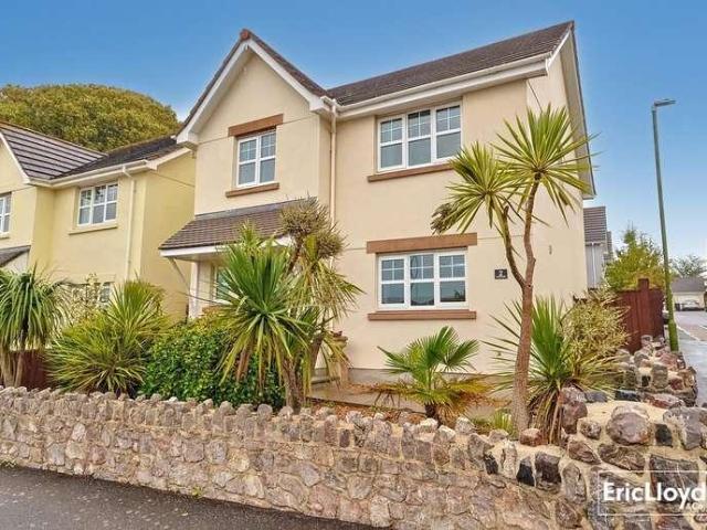 4 bed house for sale