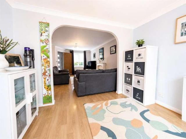 4 bed house for sale