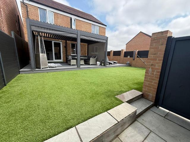 4 bed house for sale