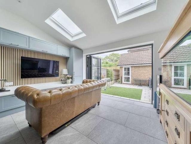 4 bed house for sale