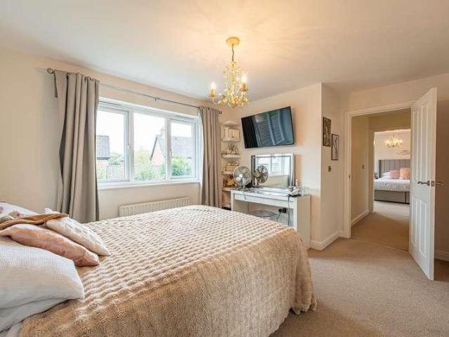 4 bed house for sale