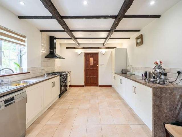 4 bed house for sale