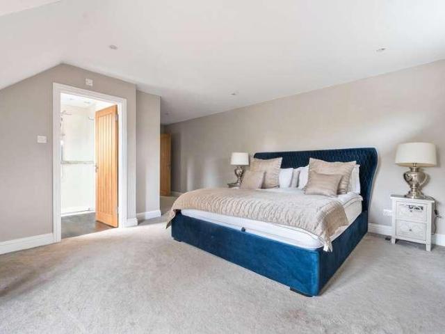 4 bed house for sale