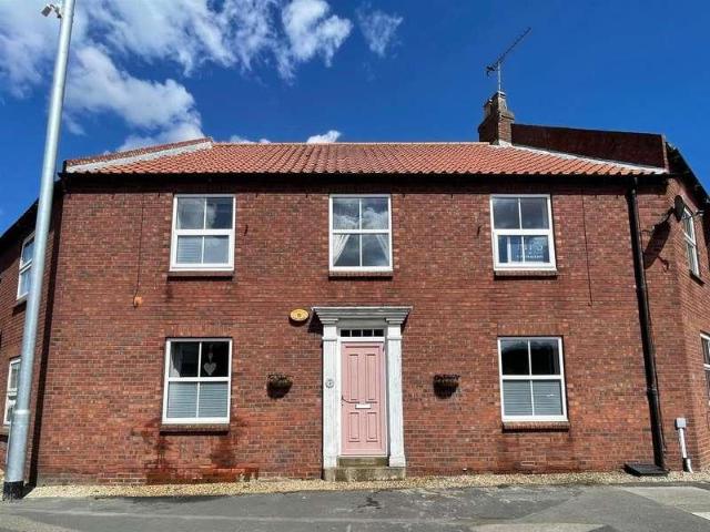 4 bed house for sale
