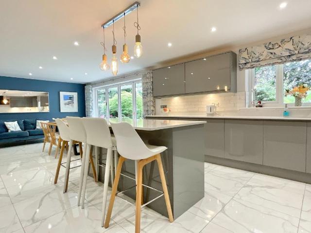 4 bed house for sale