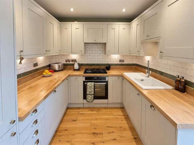 4 bed house for sale