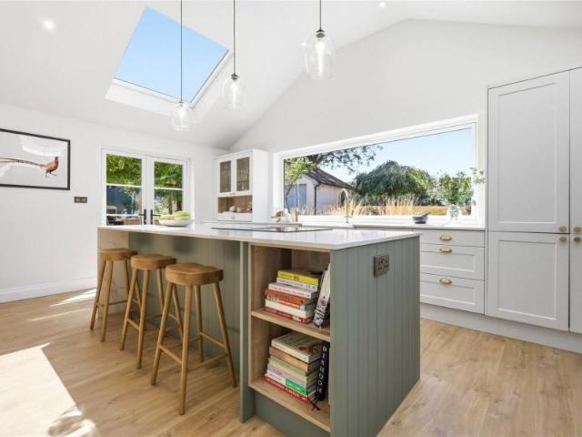 4 bed house for sale