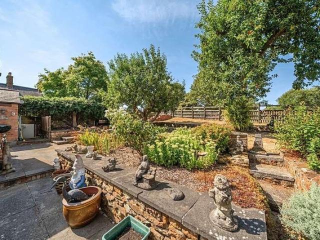 4 bed house for sale