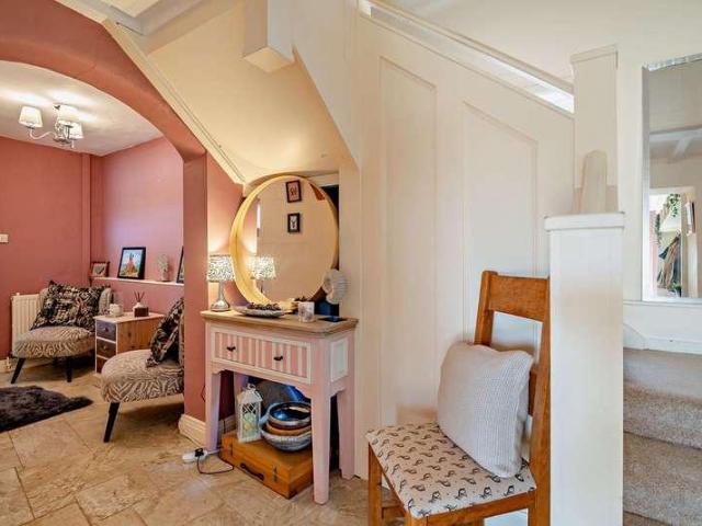 5 bed house for sale