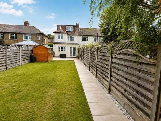 4 bed house for sale