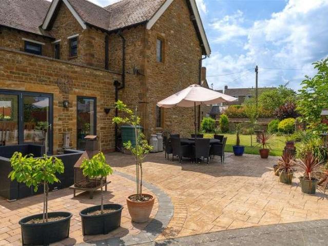 4 bed house for sale