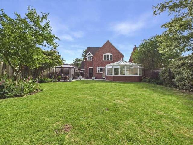 4 bed house for sale