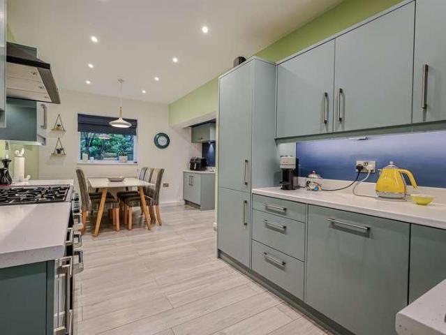 4 bed house for sale