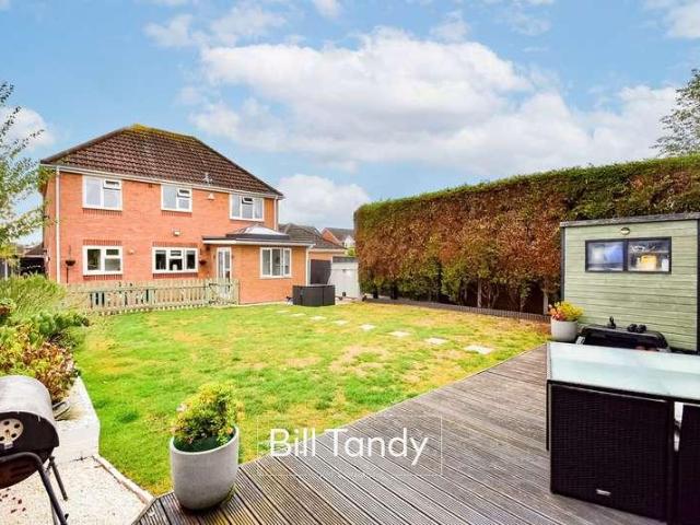 4 bed house for sale