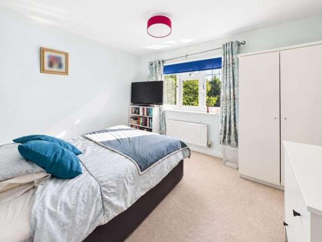 5 bed house for sale