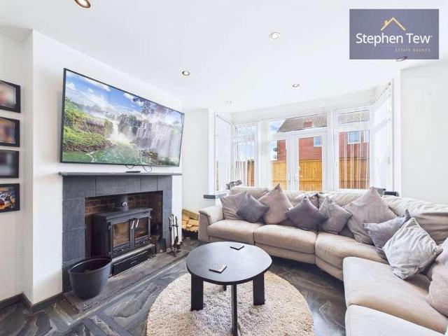 4 bed house for sale
