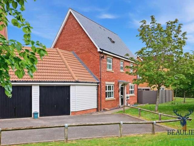 4 bed house for sale