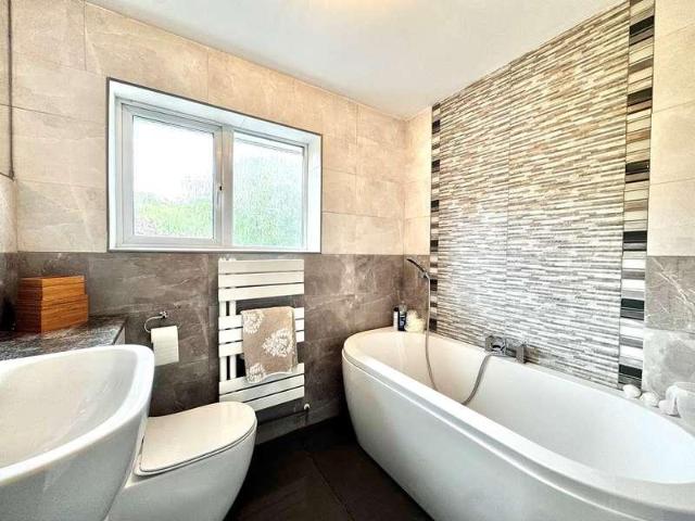 4 bed house for sale