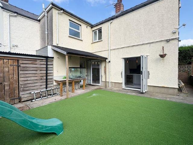 4 bed house for sale