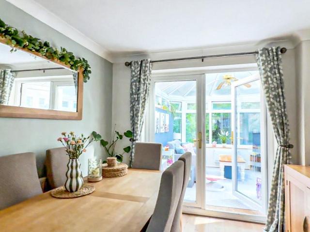 4 bed house for sale