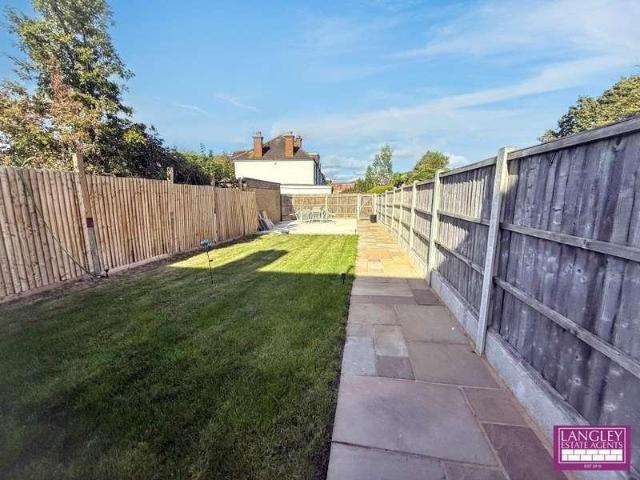 4 bed house for sale