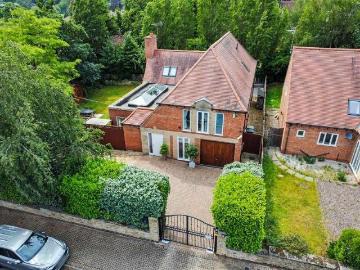 4 bed house for sale