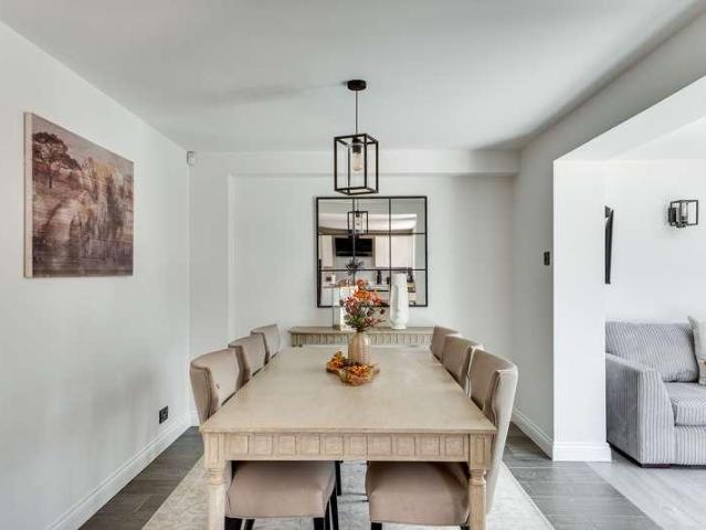 4 bed house for sale