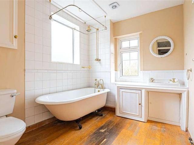 4 bed house for sale