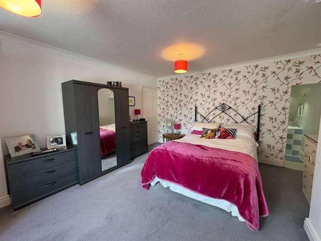 4 bed house for sale