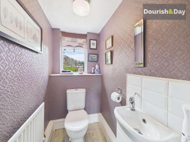 4 bed house for sale