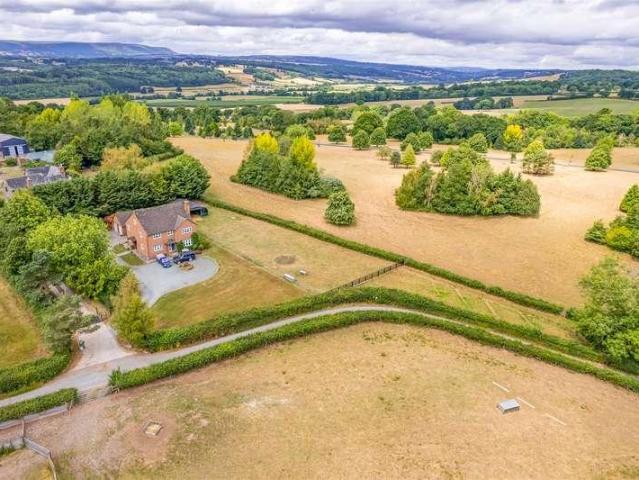 4 bed house for sale