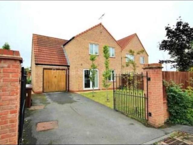 4 bed house for sale