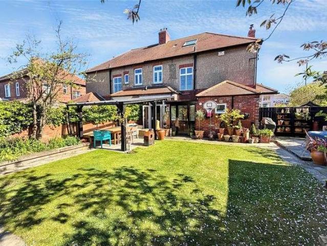 4 bed house for sale