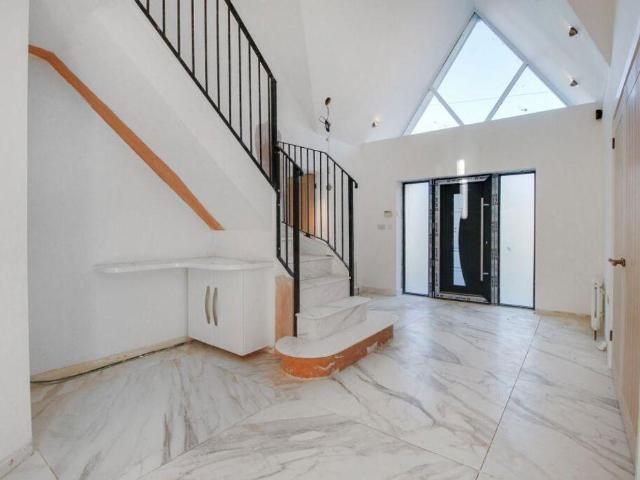 4 bed house for sale