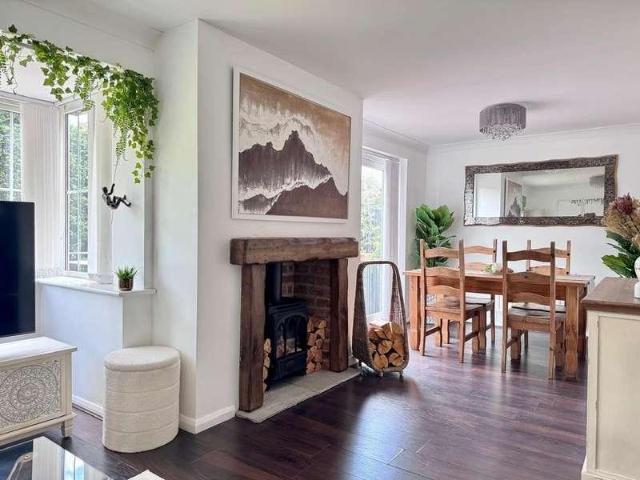 4 bed house for sale