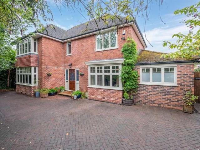 4 bed house for sale