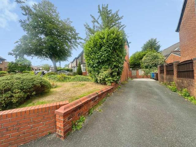 4 bed house for sale