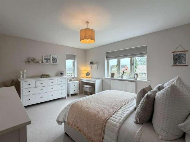 4 bed house for sale