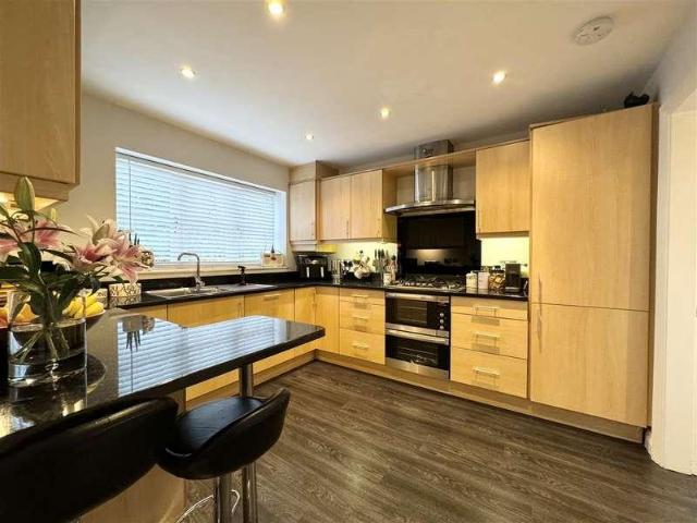 4 bed house for sale